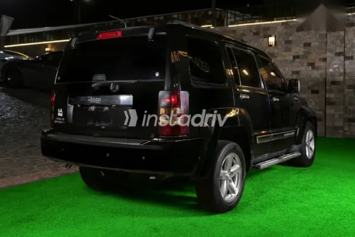 جيب شيروكي 2012 أسود مستعملة للبيع - 2