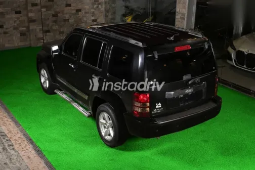 جيب شيروكي 2012 أسود مستعملة للبيع - 3