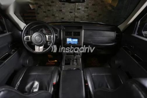 جيب شيروكي 2012 أسود مستعملة للبيع - 4