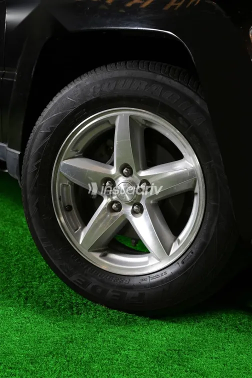 جيب شيروكي 2012 أسود مستعملة للبيع - 7