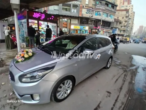 كيا كارينز 2015 فضي مستعملة للبيع - 2