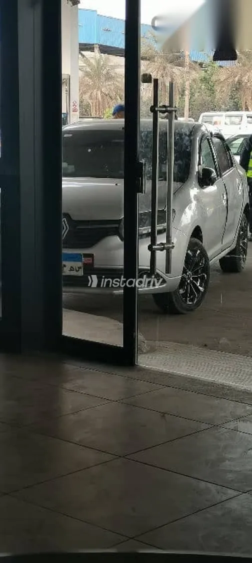 Renault Logan 2016 Silver Used for Sale - 1