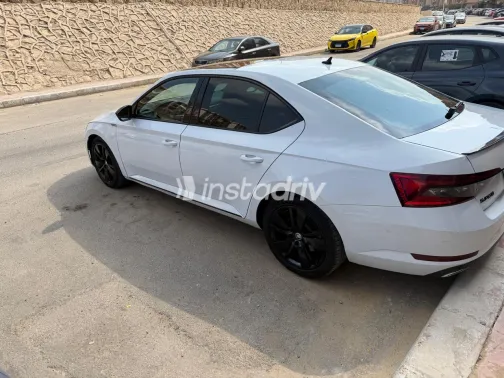 سكودا سوبيرب 2021 أبيض مستعملة للبيع - 3