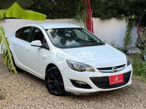 اوبل أسترا 2020 أبيض مستعملة للبيع - 2
