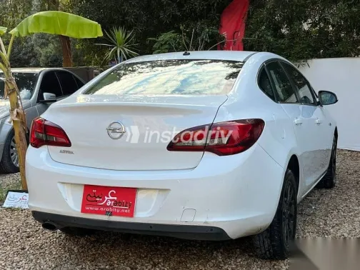 اوبل أسترا 2020 أبيض مستعملة للبيع - 6
