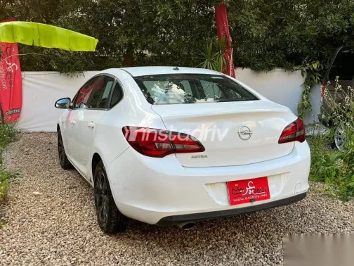 اوبل أسترا 2020 أبيض مستعملة للبيع - 8