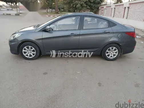 هيونداي اكسنت 2013 رمادي مستعملة للبيع - 3