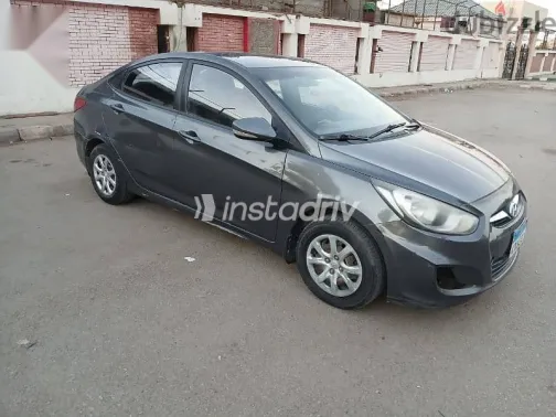 هيونداي اكسنت 2013 رمادي مستعملة للبيع - 4