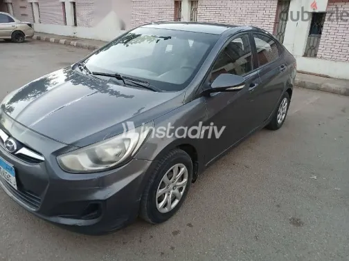 هيونداي اكسنت 2013 رمادي مستعملة للبيع - 6