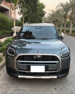 مينى كانترى مان 2024 أبيض مستعملة للبيع