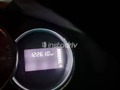 رينو لوجان 2015 فضي مستعملة للبيع - 2