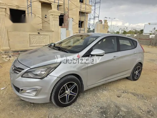 هيونداي سولاريس 2017 فضي مستعملة للبيع - 1