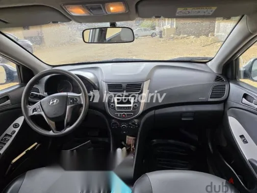 هيونداي سولاريس 2017 فضي مستعملة للبيع - 4