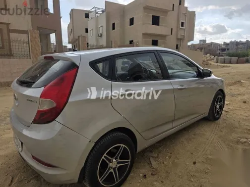 هيونداي سولاريس 2017 فضي مستعملة للبيع - 5