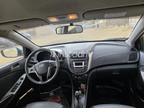 هيونداي سولاريس 2017 فضي مستعملة للبيع - 7