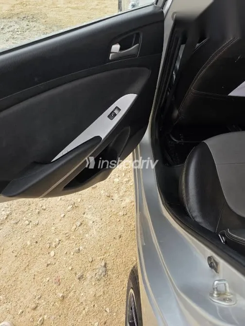 هيونداي سولاريس 2017 فضي مستعملة للبيع - 8