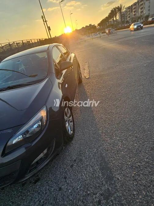 اوبل أسترا 2016 أبيض مستعملة للبيع - 1