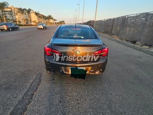 اوبل أسترا 2016 أبيض مستعملة للبيع - 2