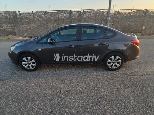 اوبل أسترا 2016 أبيض مستعملة للبيع - 3