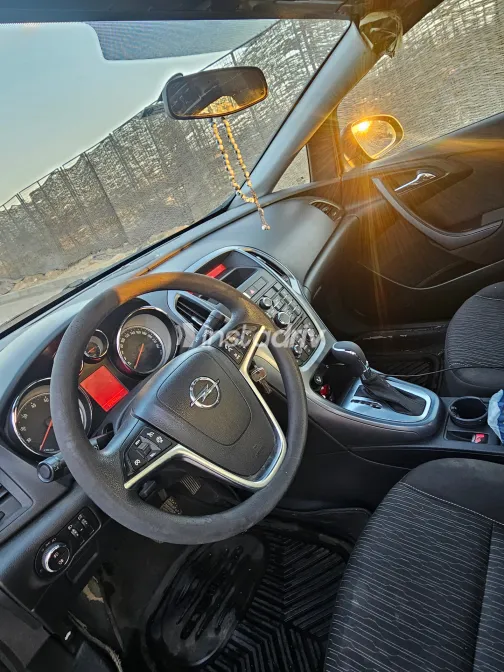 اوبل أسترا 2016 أبيض مستعملة للبيع - 6