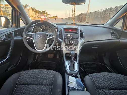 اوبل أسترا 2016 أبيض مستعملة للبيع - 8