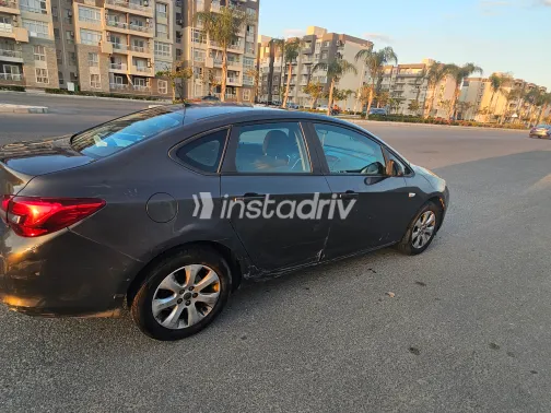 اوبل أسترا 2016 أبيض مستعملة للبيع - 9