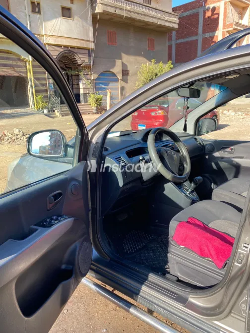 هيونداي ماتريكس 2010 أبيض مستعملة للبيع - 2