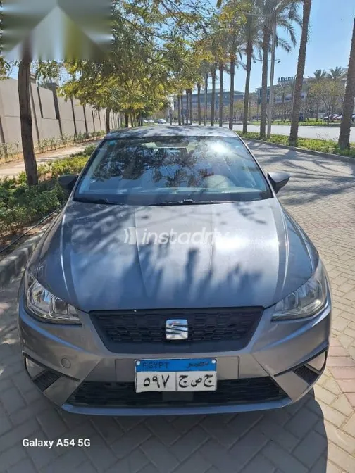 سيات ابيزا 2018 رمادي مستعملة للبيع - 1