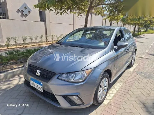 سيات ابيزا 2018 رمادي مستعملة للبيع - 2