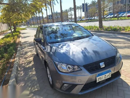 سيات ابيزا 2018 رمادي مستعملة للبيع - 3