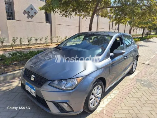 سيات ابيزا 2018 رمادي مستعملة للبيع - 4