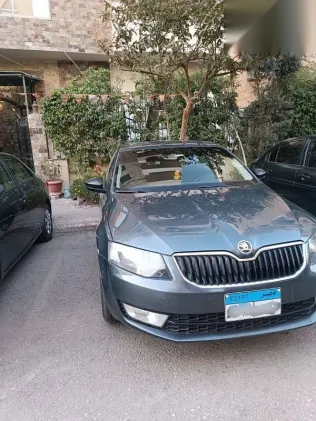 سكودا اوكتافيا 2015 أبيض مستعملة للبيع