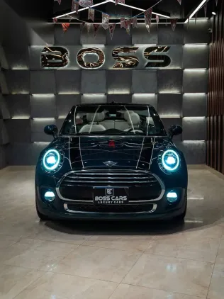 مينى كوبر 2019 أزرق غامق مستعملة للبيع