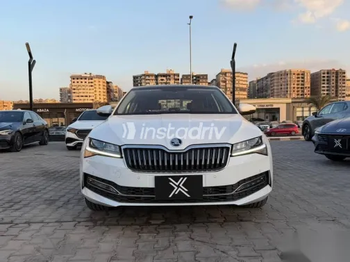 سكودا سوبيرب 2025 أبيض جديدة للبيع - 2