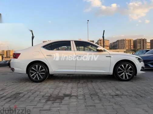سكودا سوبيرب 2025 أبيض جديدة للبيع - 3