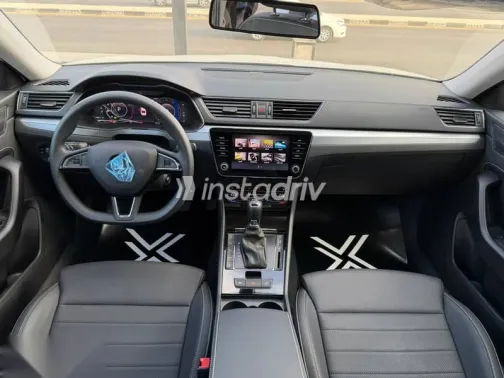 سكودا سوبيرب 2025 أبيض جديدة للبيع - 6