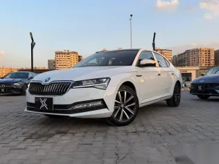 سكودا سوبيرب 2025 أبيض جديدة للبيع