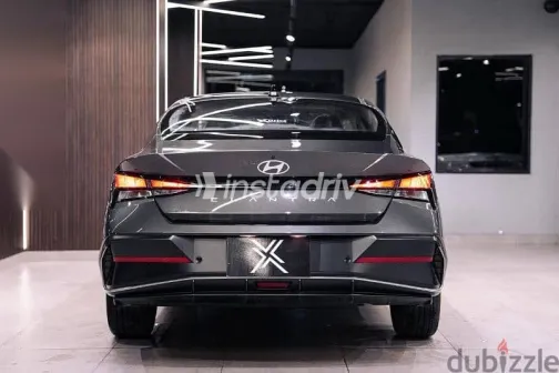 هيونداي إلنترا 2025 رمادي جديدة للبيع - 3