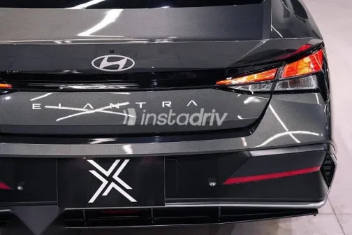 هيونداي إلنترا 2025 رمادي جديدة للبيع - 4