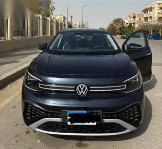 فولكس فاغن اي دي 6 2023 أزرق غامق مستعملة للبيع