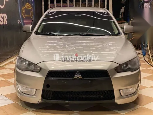 ميتسوبيشي لانسر 2015 فضي مستعملة للبيع - 1