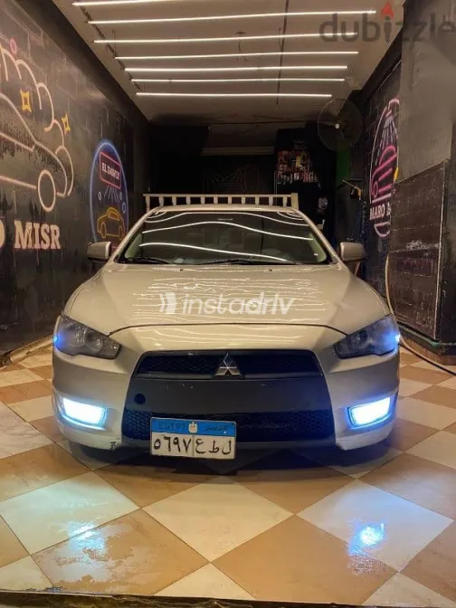 ميتسوبيشي لانسر 2015 فضي مستعملة للبيع - 4