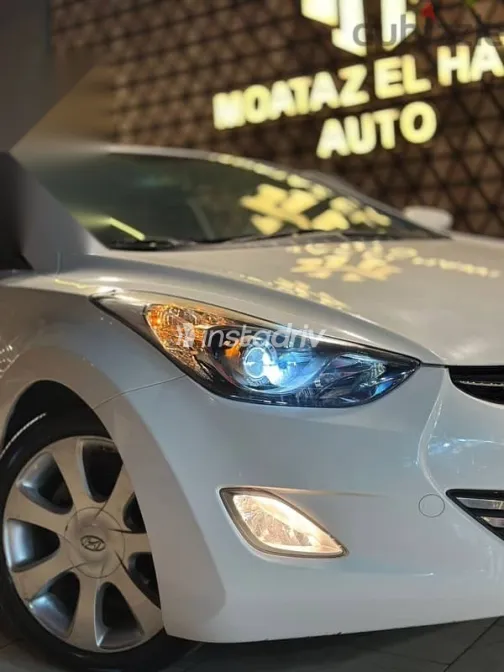 Hyundai Avante 2012 White Used for Sale - 9