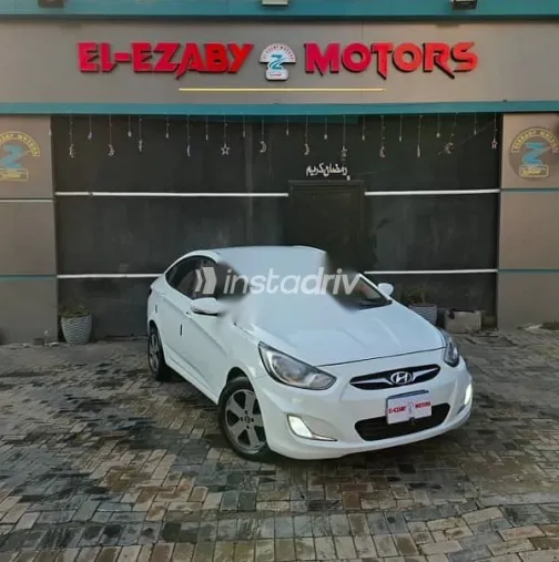 هيونداي اكسنت 2012 أبيض مستعملة للبيع - 1