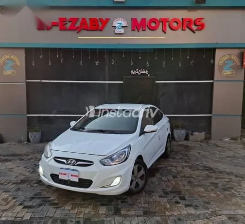هيونداي اكسنت 2012 أبيض مستعملة للبيع - 2