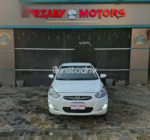 هيونداي اكسنت 2012 أبيض مستعملة للبيع - 3
