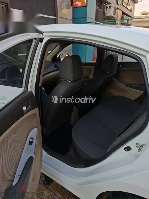 هيونداي اكسنت 2012 أبيض مستعملة للبيع - 7