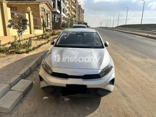 كيا جراند سيراتو 2022 أبيض مستعملة للبيع - 1