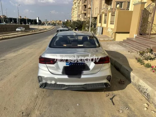 كيا جراند سيراتو 2022 أبيض مستعملة للبيع - 2