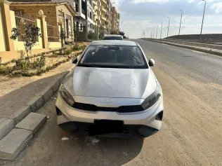 كيا جراند سيراتو 2022 أبيض مستعملة للبيع